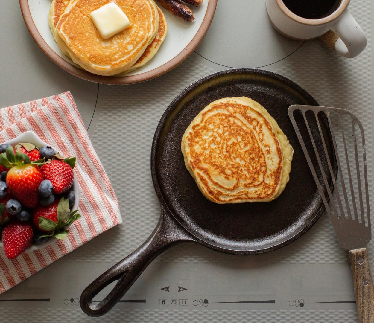 Lodge Seasoned Cast Iron 5 Piece Bundle. 10.5" Griddle, 8" Skillet, 10.25" Skillet, 10.25" Dutch Oven, and 10.25" Lid,Black