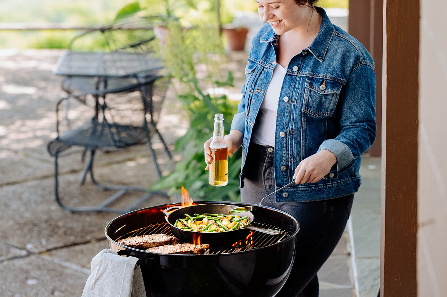 Lodge 10.25 Inch Cast Iron Pre-Seasoned Skillet – Signature Teardrop Handle - Use in the Oven, on the Stove, on the Grill, or Over a Campfire, Black